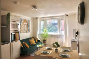Chic 4-Bed apartment in trendy Clerkenwell w balcony and walking distance to tube